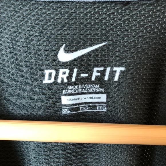 Nike Performance Shirt - Picture 6 of 6